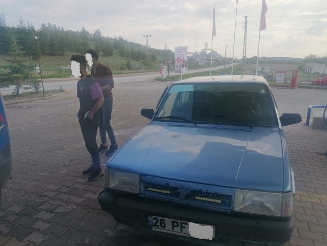 Otomobil çalan 3 şüpheli jandarma ekiplerince yakalandı