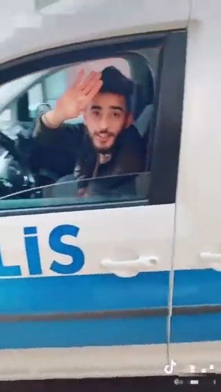 Polis otosuyla video çekti; sınır dışı edilecek