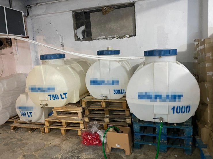 Sahte içki operasyonu 400 litre alkol ele geçirildi
