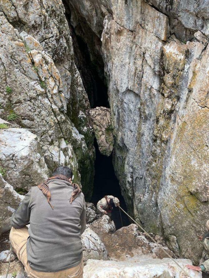 Tespit edilen mağarada mühimmat ve yaşam malzemeleri ele geçirildi