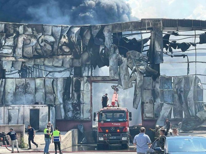 Yangının boyutu havadan çekilen görüntülere yansıdı