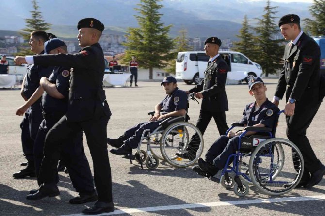17 engelli bir günlüğüne asker oldu