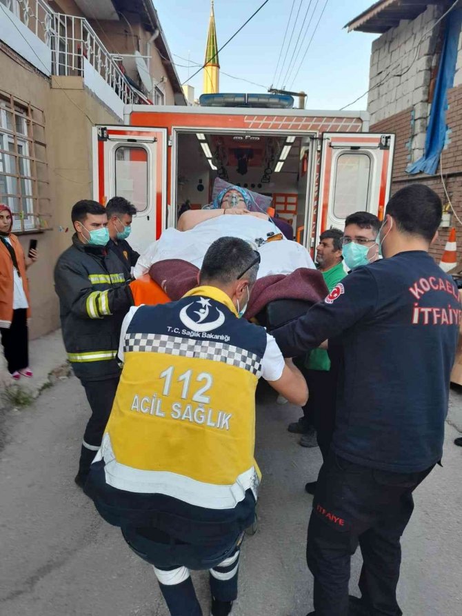 200 kiloluk hasta eve vinçle taşındı