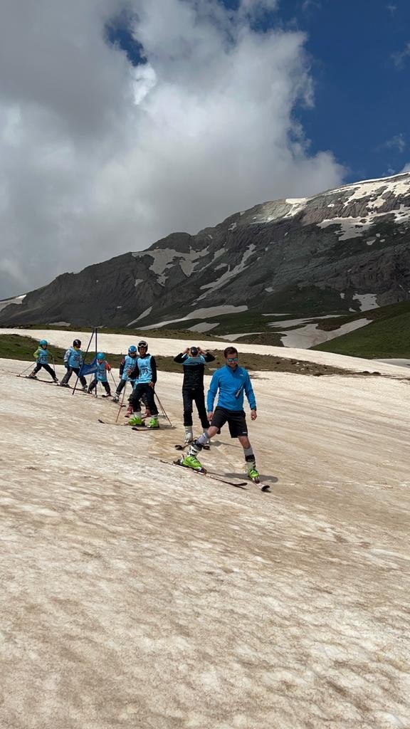 3 bin 300 rakımda kayak yarışması