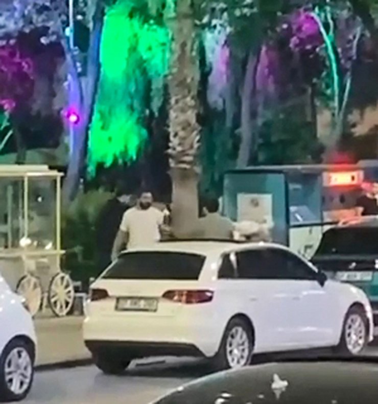 3 kişinin yaralandığı silahlı- sopalı kavga