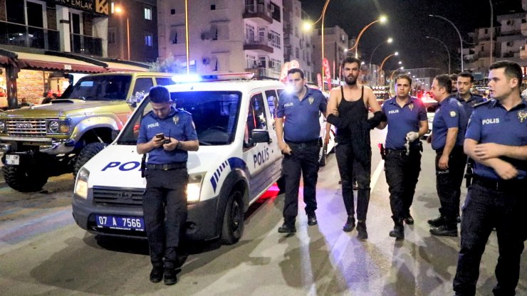 3 kişinin yaralandığı silahlı- sopalı kavga