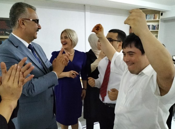 AK Parti İl Başkanı Ahlatcı: “Engelleri aşmanın tek yolu sevgidir ve paylaştıkça büyür”