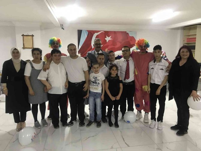 AK Parti İl Başkanı Ahlatcı: “Engelleri aşmanın tek yolu sevgidir ve paylaştıkça büyür”