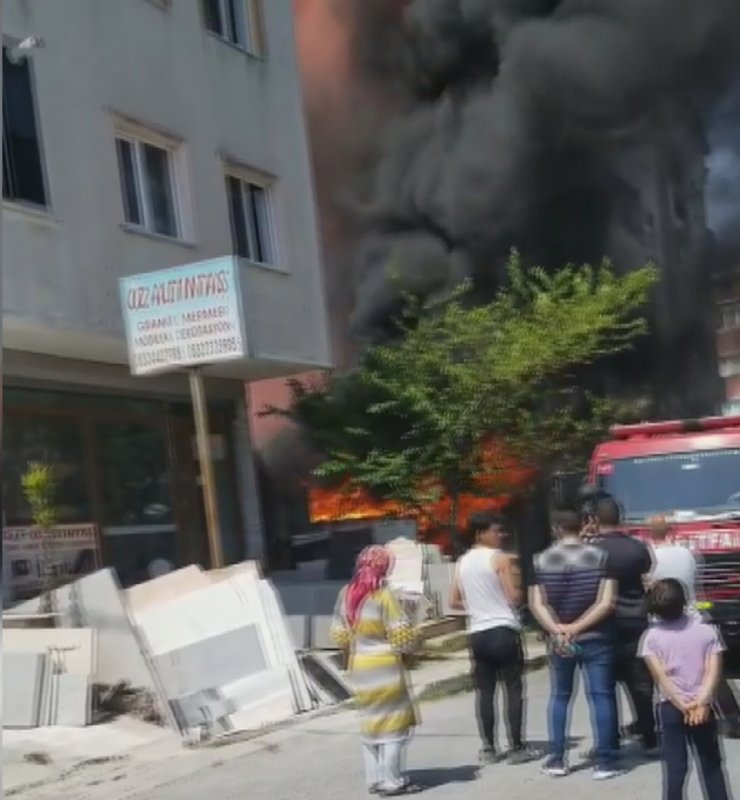 Bisiklet tamirhanesinde yangın çıktı