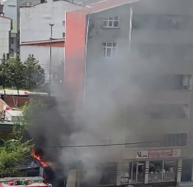 Bisiklet tamirhanesinde yangın çıktı