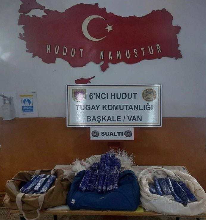 Edirne ve Van'da 54 kilo esrar ele geçirildi