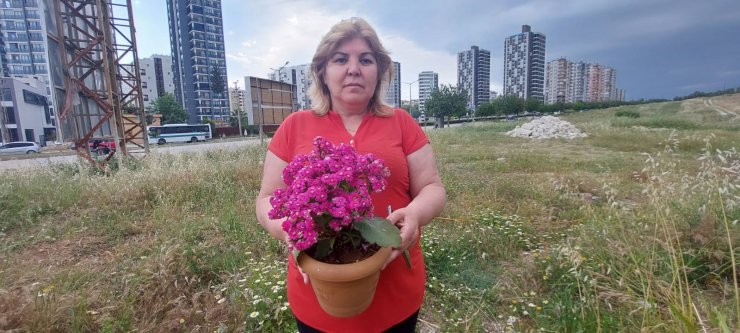 Evine gelen çiçeği alıp, boş kağıda imza attı; 95 bin dolarlık senetle icraya verildi