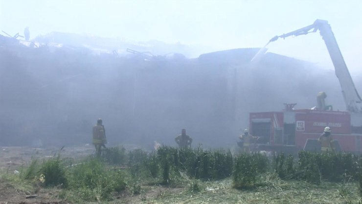 Fabrikadaki yangın söndürüldü