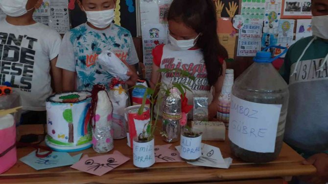 İlkokul öğrencileri, mutfak atıklarından doğal gübre üretti