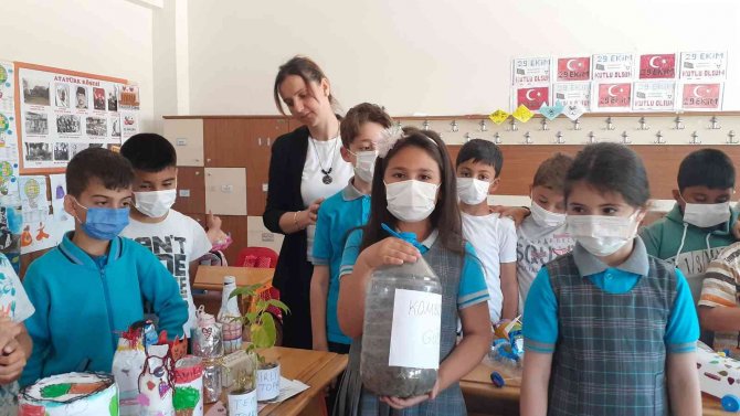 İlkokul öğrencileri, mutfak atıklarından doğal gübre üretti