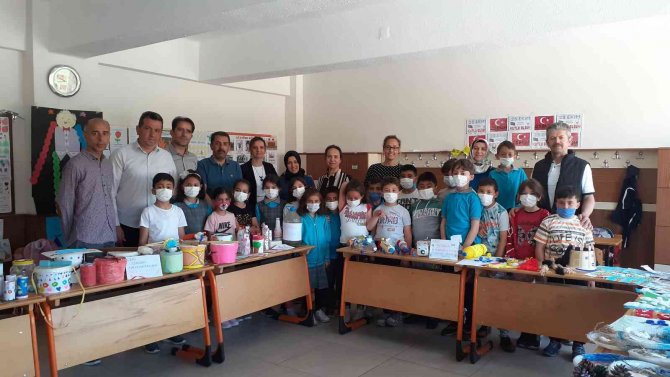 İlkokul öğrencileri, mutfak atıklarından doğal gübre üretti