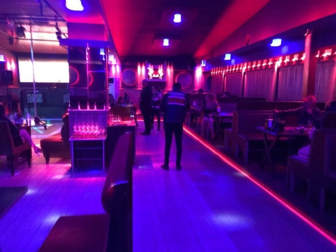 Jandarmadan eğlence mekanlarına şok baskın