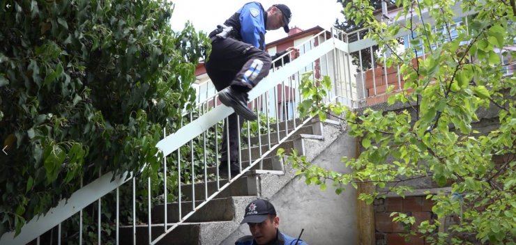 Madde bağımlılarına karşı kapı ve balkona duvar ördüler