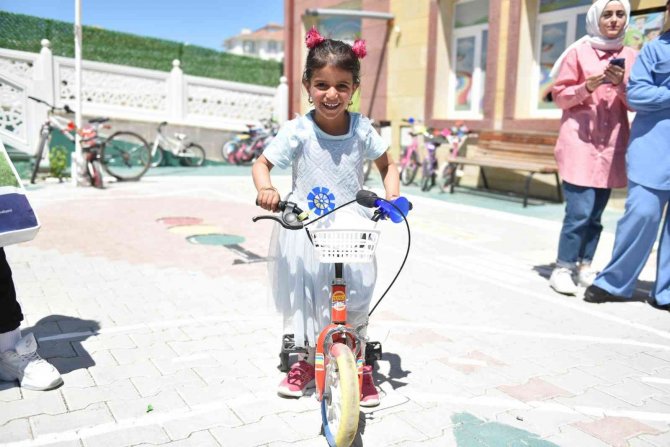 Mülteci çocuklara sürpriz