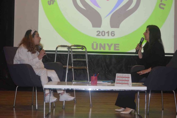 Özel çocuklardan ailelerine özel gösteri