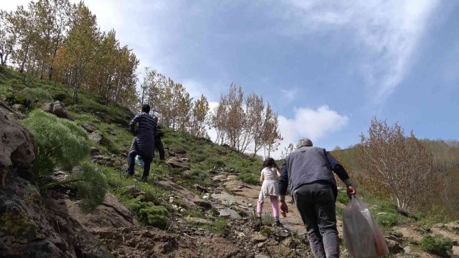 Sarp dağların ardında zorlu ekmek mücadelesi