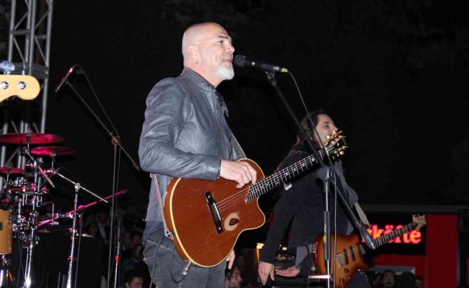 Üniversite öğrencileri Yüksek Sadakat ile coştu