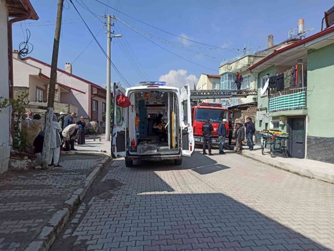 Yangında evinde olduğu düşünülen yaşlı adam endişeli anlar yaşattı