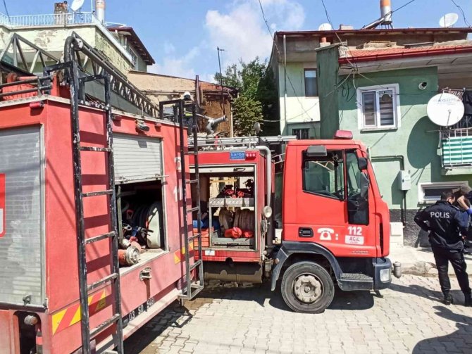 Yangında evinde olduğu düşünülen yaşlı adam endişeli anlar yaşattı