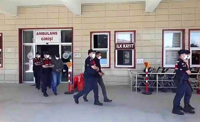 yaşlı kadını 38 yıldır dinlemeyen acısıyla kandırdı