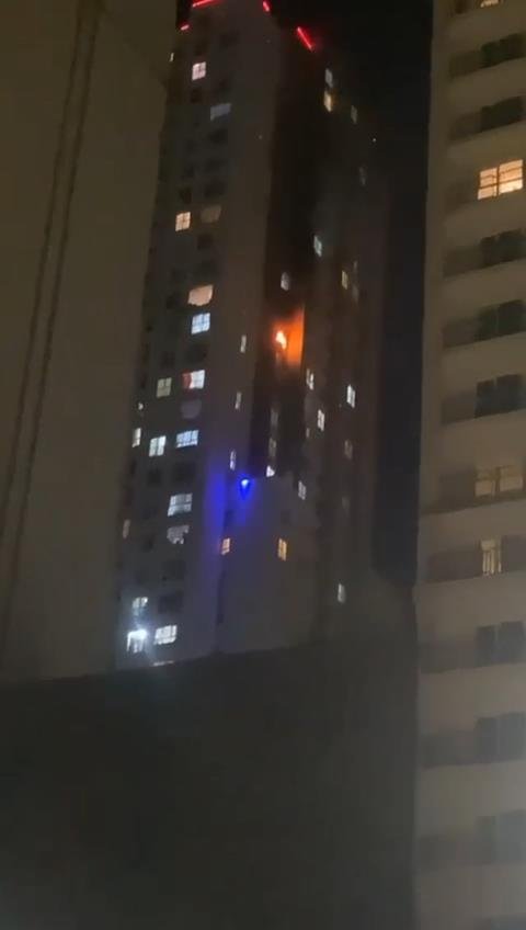 38 katlı binada yangın çıktı