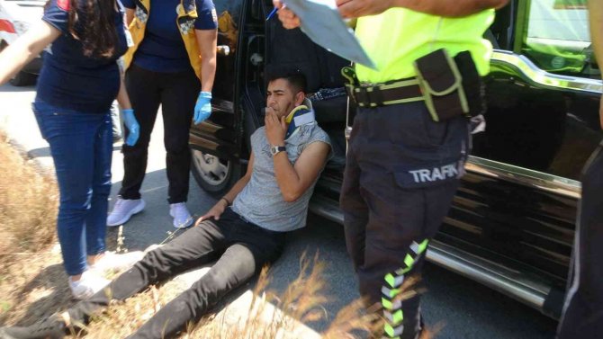 Arkadaşının kurtarılışını yaralı halde sigara yakarak izledi