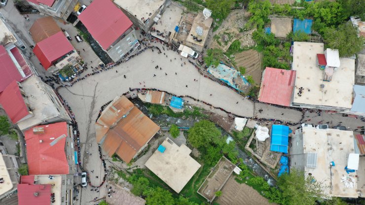 Aşiret lideri düğünler için limit koydu; uygulamaya kızından başladı