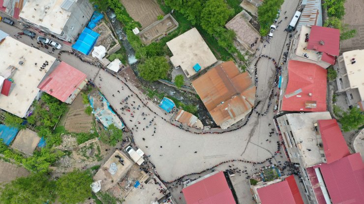 Aşiret lideri düğünler için limit koydu; uygulamaya kızından başladı