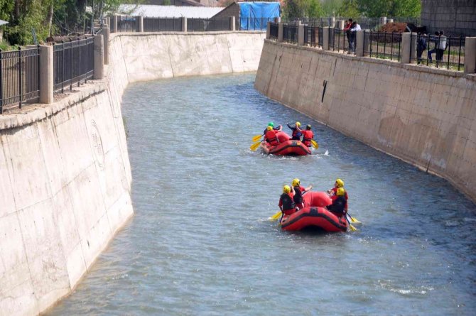 Eskiden kötü koku ve çöpten geçilmeyen derede rafting heyecanı