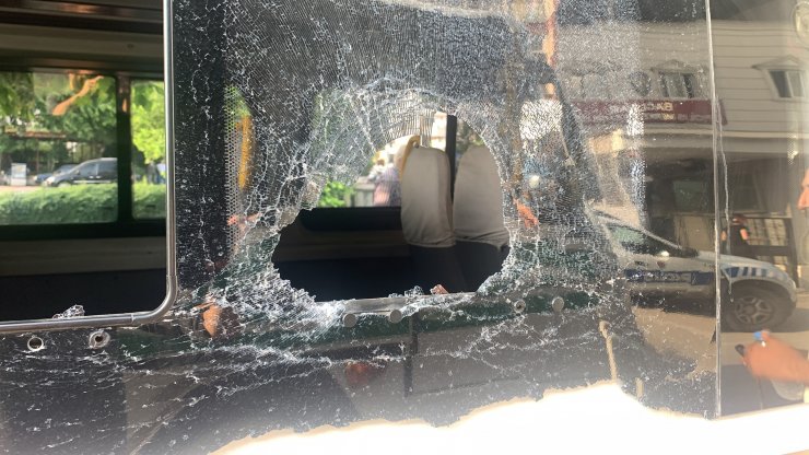 Hat kavgasında minibüslerin camları kırıldı