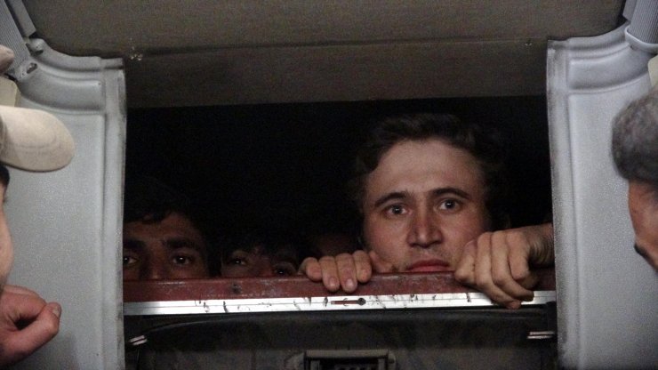 Otobüslerin gizli bölmelerinde göçmen kaçakçılığına 3 tutuklama