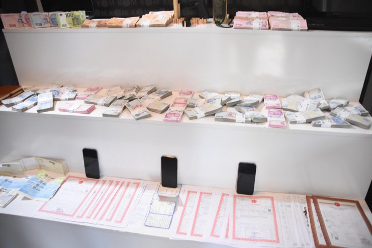 Otomobil alım satım dolandırıcılığı yaptığı iddiasıyla baba ve 3 oğluna gözaltı