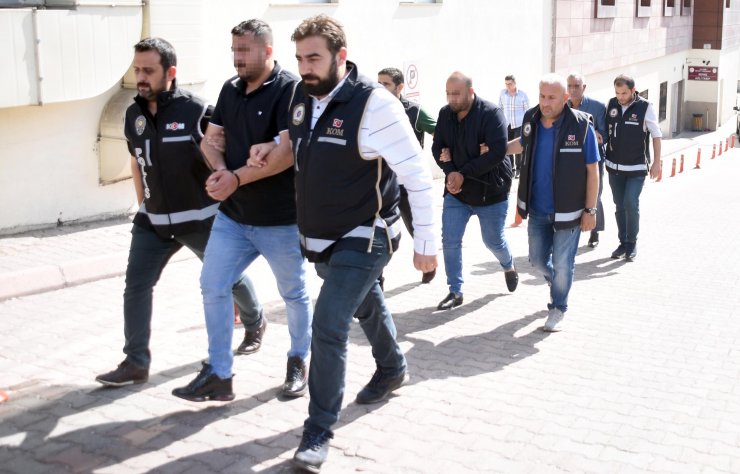 Otomobil alım satım dolandırıcılığı yaptığı iddiasıyla baba ve 3 oğluna gözaltı