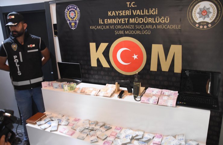 Otomobil alım satım dolandırıcılığı yaptığı iddiasıyla baba ve 3 oğluna gözaltı