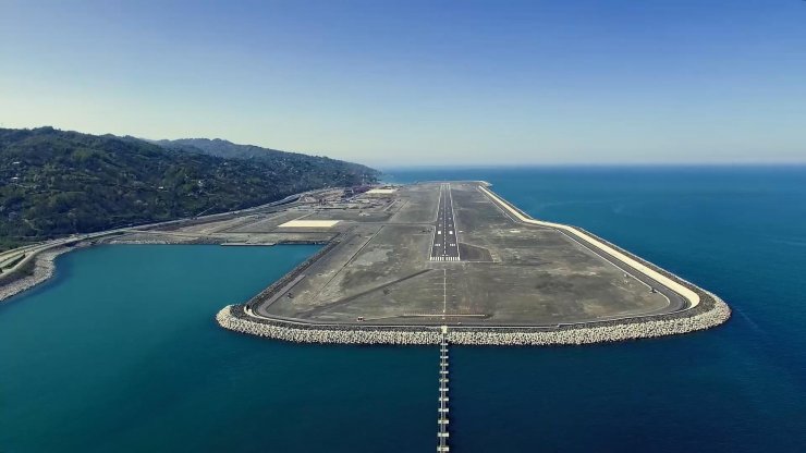 Rize-Artvin Havalimanı terminal ve kule binalarının yükselişi kamerada