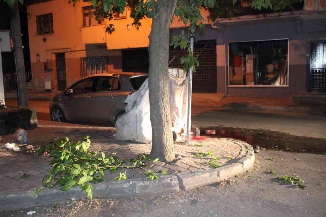 Sokak ortasında bir kişiyi bıçaklayan şüpheli tutuklandı