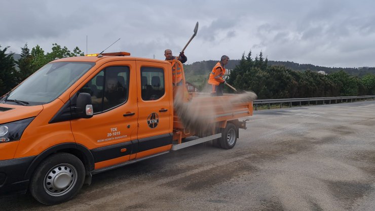 TEM'e mazot döküldü, yol 1 saat trafiğe kapandı