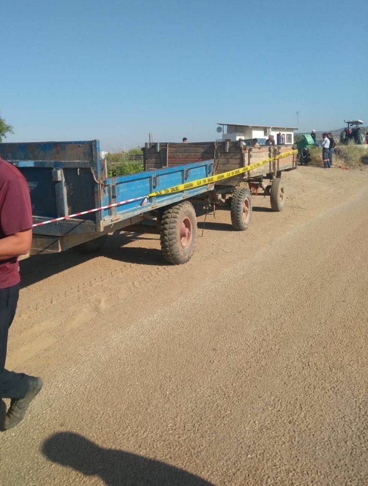 Traktörün römorkundan düşen 14 yaşındaki mevsimlik işçi yaşamını yitirdi