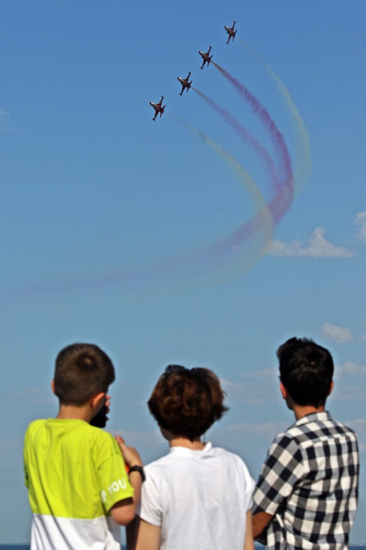 Türk Yıldızları nefes kesti