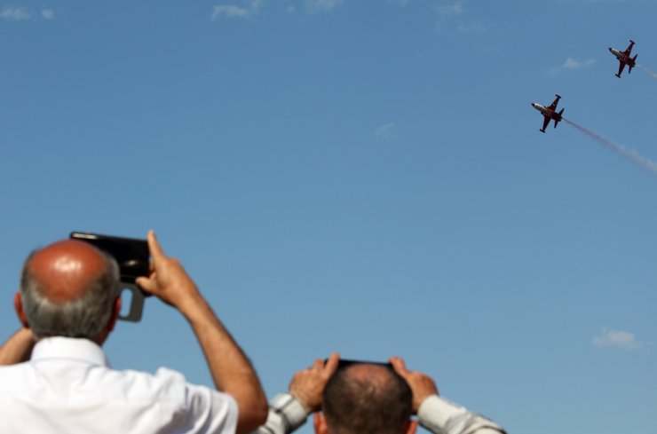 Türk Yıldızları nefes kesti