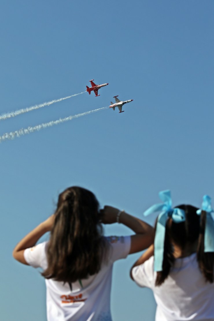 Türk Yıldızları nefes kesti