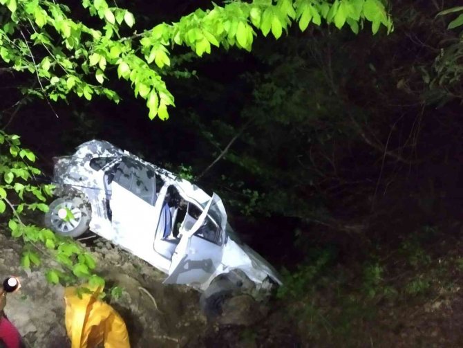 Yayla dönüş yolunda araç uçuruma yuvarlandı: 1 yaralı