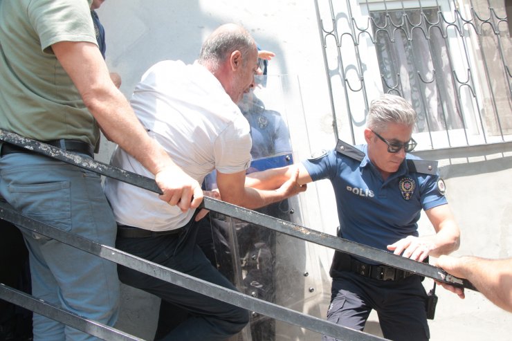 2 katlı evin yıkımında arbede