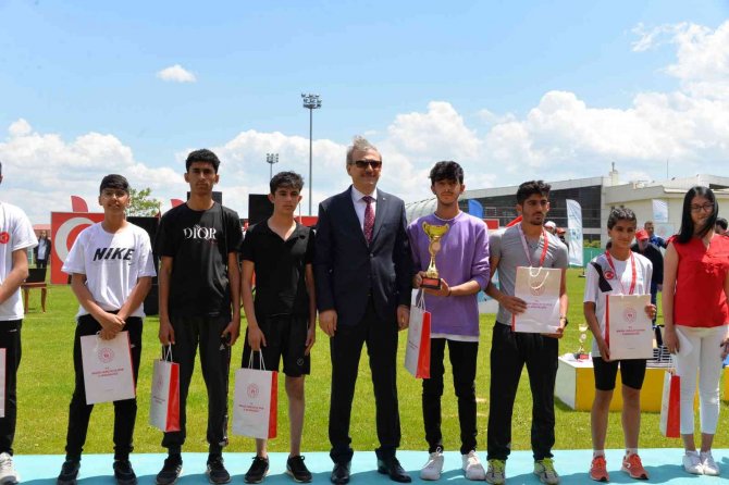 200 metrelik Türk bayrağıyla yürüdüler