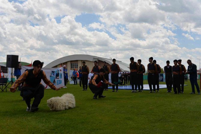 200 metrelik Türk bayrağıyla yürüdüler